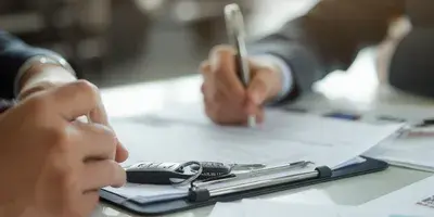 Contrato de financiación de coche con seguro incluido